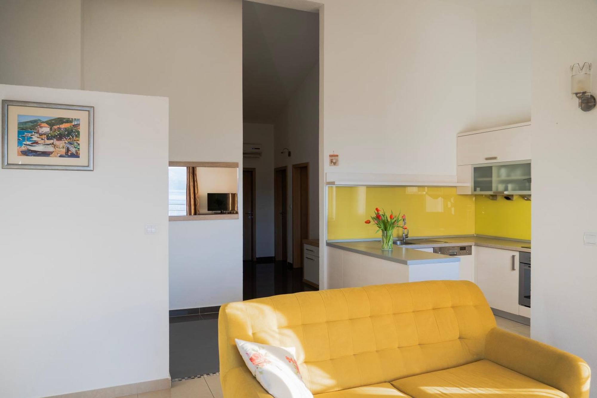 Apartments Sara & Nina أوميس المظهر الخارجي الصورة