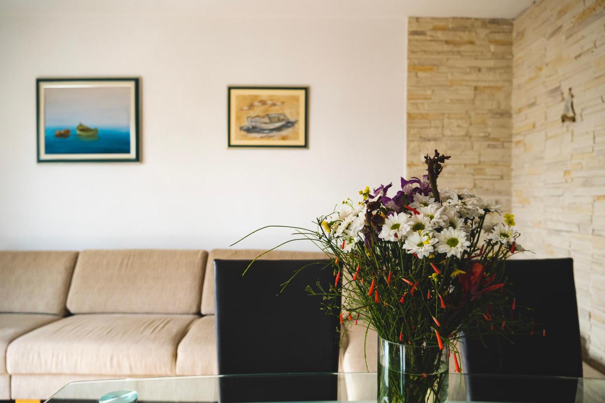 Apartments Sara & Nina أوميس المظهر الخارجي الصورة
