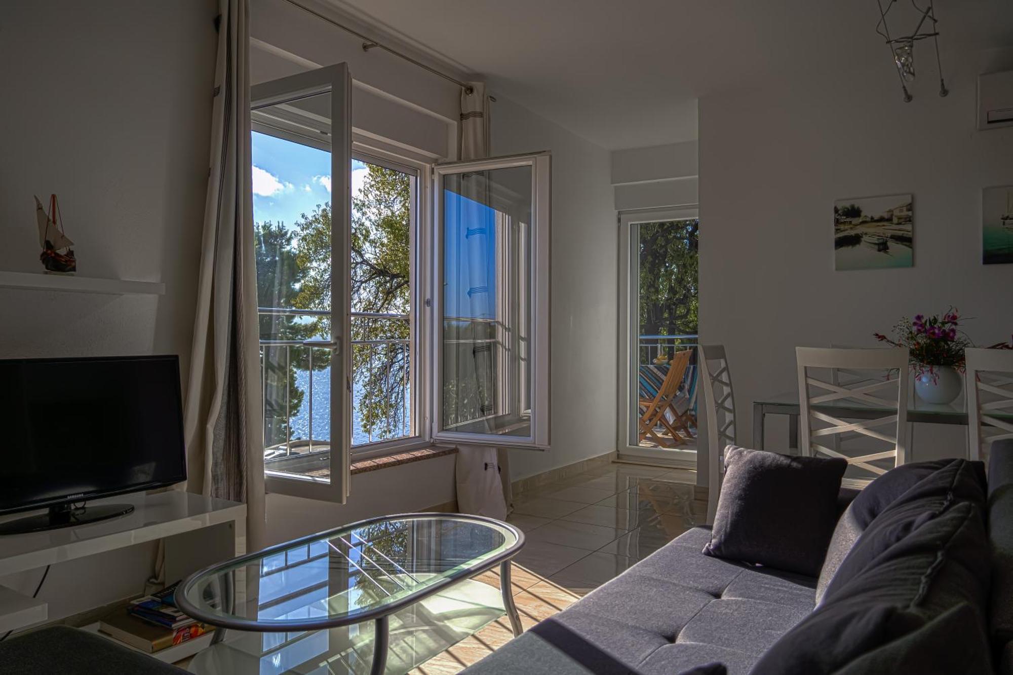 Apartments Sara & Nina أوميس المظهر الخارجي الصورة