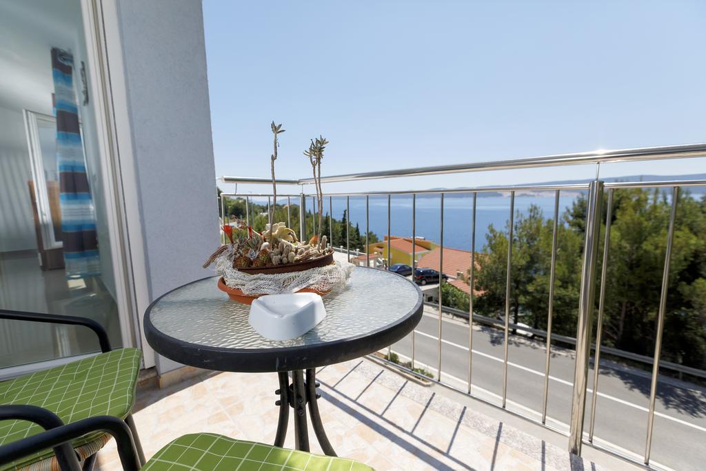 Apartments Sara & Nina أوميس المظهر الخارجي الصورة